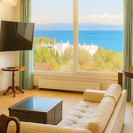 Caecilia Lawrence Bio Sea - Sleeps 12 *